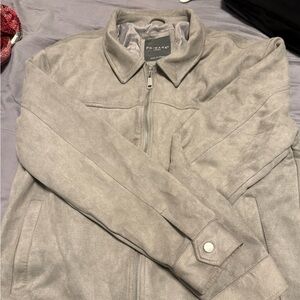 Men’s Sport Jacket. Pockets in front and one in the interior of the jacket.